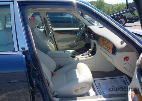 2000 Jaguar Xj8 from USA, damaged, VIN SAJDA14C6YLF15351